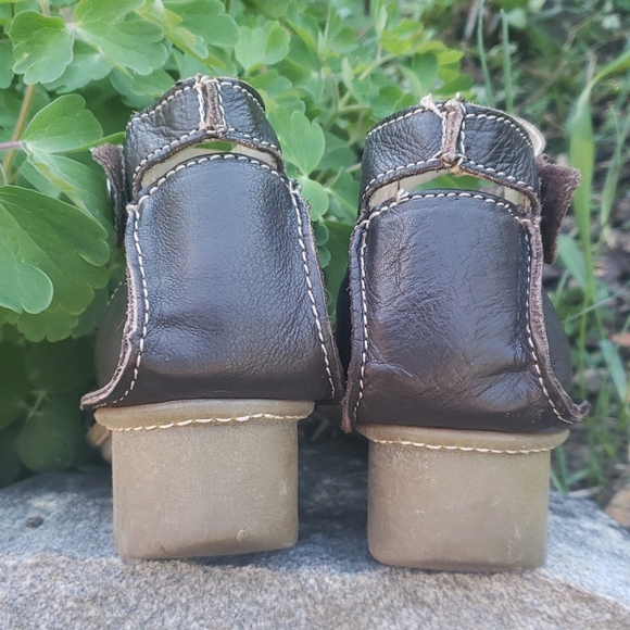 Sandles - Picture 2 of 7